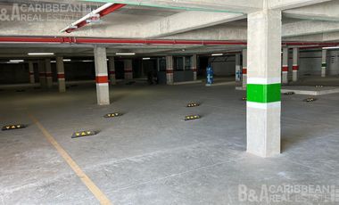 Local en venta en Corner en Av. Huayacan