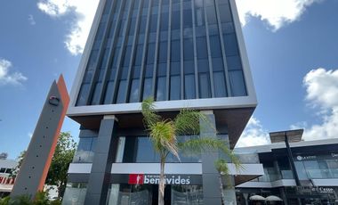 Local en venta en Corner en Av. Huayacan