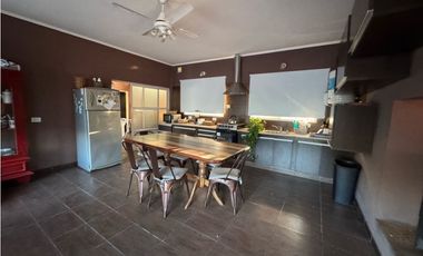 Vendo Espectacular Casa Con Oficina Comercial en Caseros, Entre Ríos.