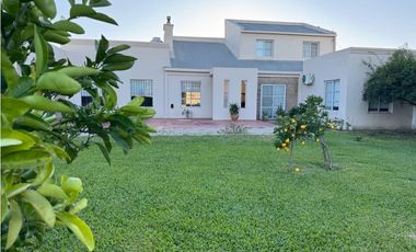 Vendo Espectacular Casa Con Oficina Comercial en Caseros, Entre Ríos.