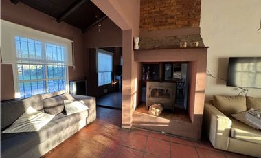 Vendo Espectacular Casa Con Oficina Comercial en Caseros, Entre Ríos.