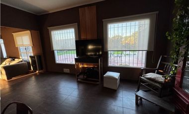 Vendo Espectacular Casa Con Oficina Comercial en Caseros, Entre Ríos.