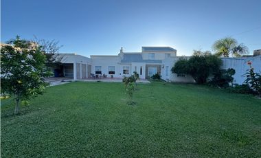 Vendo Espectacular Casa Con Oficina Comercial en Caseros, Entre Ríos.