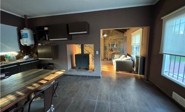 Vendo Espectacular Casa Con Oficina Comercial en Caseros, Entre Ríos.