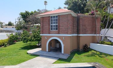 Casa en venta en Lomas de Cuernavaca, Temixco | Privada con vigilancia, alberca y amplio jardín