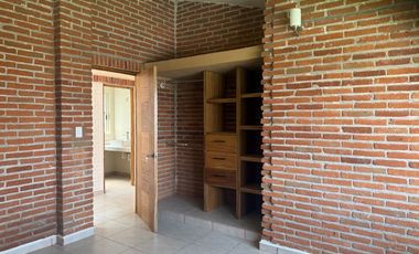 Casa en venta en Lomas de Cuernavaca, Temixco | Privada con vigilancia, alberca y amplio jardín