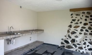 Casa en venta en Lomas de Cuernavaca, Temixco | Privada con vigilancia, alberca y amplio jardín