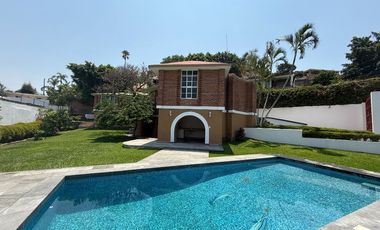 Casa en venta en Lomas de Cuernavaca, Temixco | Privada con vigilancia, alberca y amplio jardín