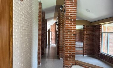 Casa en venta en Lomas de Cuernavaca, Temixco | Privada con vigilancia, alberca y amplio jardín