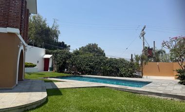 Casa en venta en Lomas de Cuernavaca, Temixco | Privada con vigilancia, alberca y amplio jardín