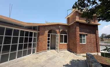 Casa en venta en Lomas de Cuernavaca, Temixco | Privada con vigilancia, alberca y amplio jardín