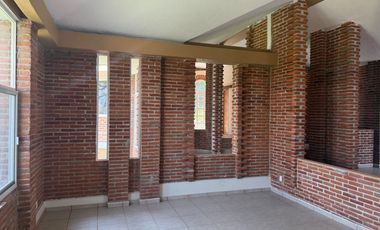 Casa en venta en Lomas de Cuernavaca, Temixco | Privada con vigilancia, alberca y amplio jardín