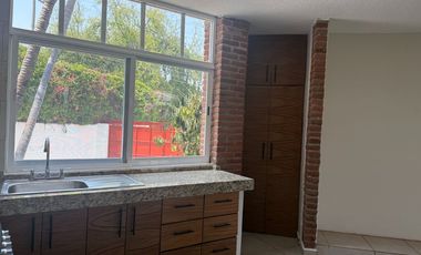 Casa en venta en Lomas de Cuernavaca, Temixco | Privada con vigilancia, alberca y amplio jardín