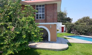 Casa en venta en Lomas de Cuernavaca, Temixco | Privada con vigilancia, alberca y amplio jardín