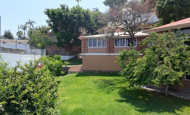 Casa en venta en Lomas de Cuernavaca, Temixco | Privada con vigilancia, alberca y amplio jardín