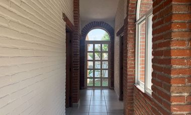 Casa en venta en Lomas de Cuernavaca, Temixco | Privada con vigilancia, alberca y amplio jardín