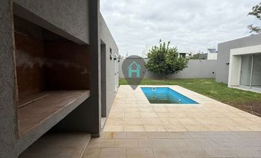 Casa en venta de 3 dormitorios c/ cochera en Rafaela