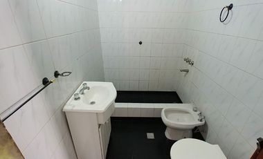 Departamento Tipo Casa en alquiler en Lanus Este
