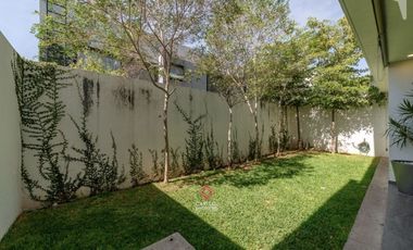 Casa de Lujo en Venta en Colinas Virreyes Av Universidad