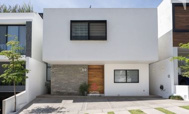 Casa de Lujo en Venta en Colinas Virreyes Av Universidad
