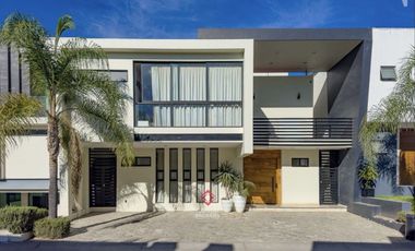 Casa de Lujo en Venta en Villa Verona Zapopan