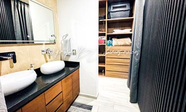 Casa en Venta en Parques Vallarta | 4 Recámaras, Roof Garden y Paneles Solares