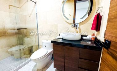Casa en Venta en Parques Vallarta | 4 Recámaras, Roof Garden y Paneles Solares