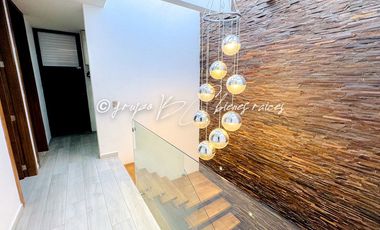 Casa en Venta en Parques Vallarta | 4 Recámaras, Roof Garden y Paneles Solares