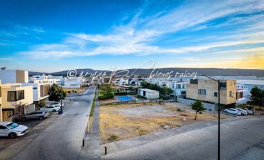 Casa en Venta en Parques Vallarta | 4 Recámaras, Roof Garden y Paneles Solares