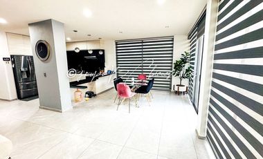 Casa en Venta en Parques Vallarta | 4 Recámaras, Roof Garden y Paneles Solares