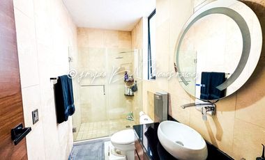 Casa en Venta en Parques Vallarta | 4 Recámaras, Roof Garden y Paneles Solares
