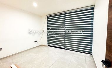 Casa en Venta en Parques Vallarta | 4 Recámaras, Roof Garden y Paneles Solares