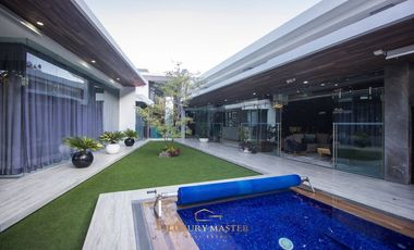 Casa en Venta en El Palomar de lujo con Alberca