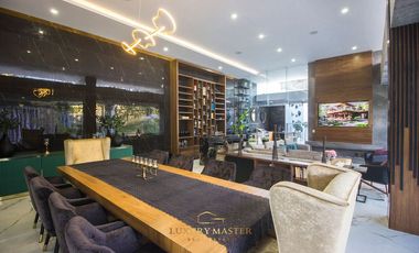 Casa en Venta en El Palomar de lujo con Alberca