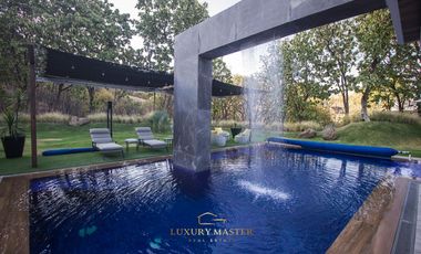 Casa en Venta en El Palomar de lujo con Alberca