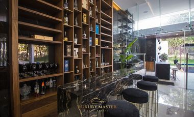 Casa en Venta en El Palomar de lujo con Alberca