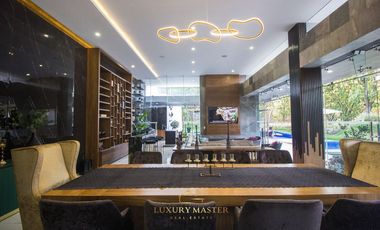 Casa en Venta en El Palomar de lujo con Alberca