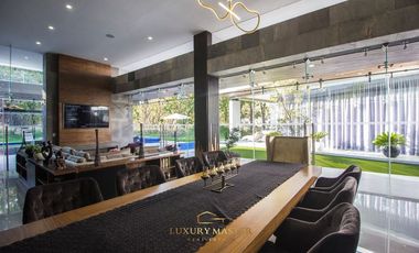 Casa en Venta en El Palomar de lujo con Alberca