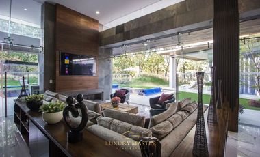 Casa en Venta en El Palomar de lujo con Alberca
