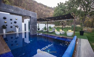 Casa en Venta en El Palomar de lujo con Alberca