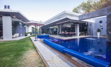 Casa en Venta en El Palomar de lujo con Alberca