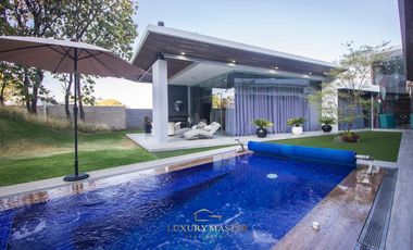Casa en Venta en El Palomar de lujo con Alberca