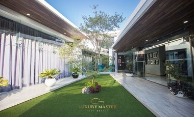 Casa en Venta en El Palomar de lujo con Alberca