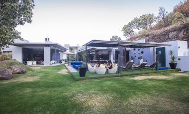 Casa en Venta en El Palomar de lujo con Alberca