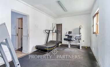 Amplia casa para diversos usos en sector residencial