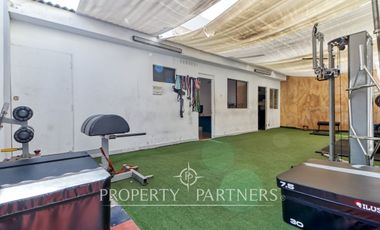 Amplia casa para diversos usos en sector residencial