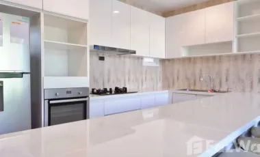 Spacious Luxury Home with Private Pool and Mountain View
