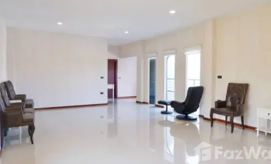 Spacious Luxury Home with Private Pool and Mountain View