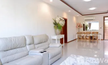 Spacious Luxury Home with Private Pool and Mountain View