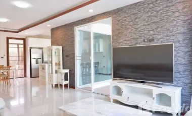 Spacious Luxury Home with Private Pool and Mountain View